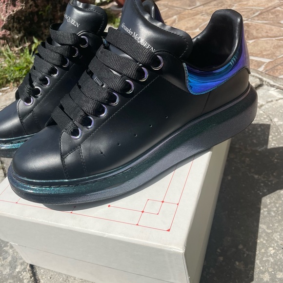 Alexander McQueen Pearlescent - Picture 6 of 7